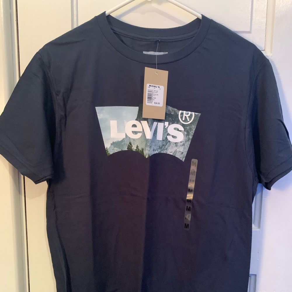 Levi’s t-shirt